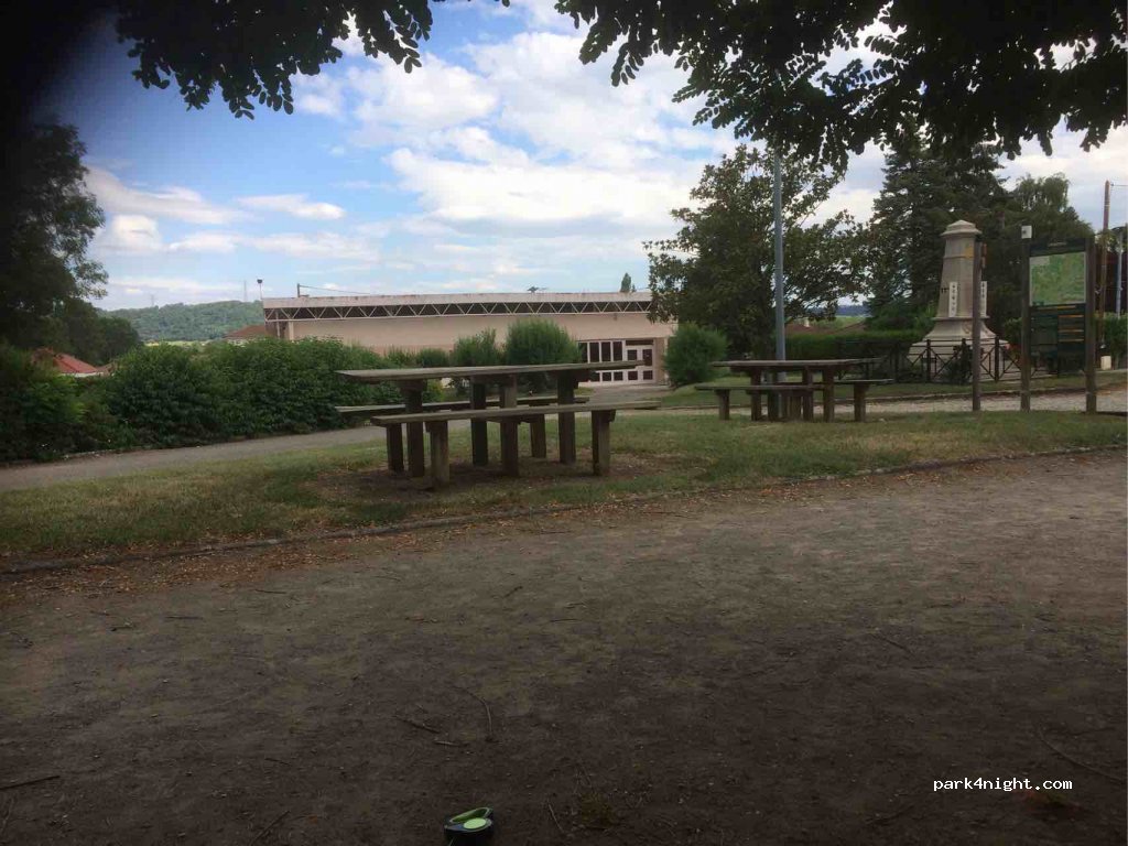 (38460) Vénérieu - 72 Chemin du Ru — foto