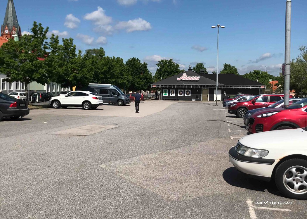 (593 31) Västervik - 1 Hallströmsgatan — foto