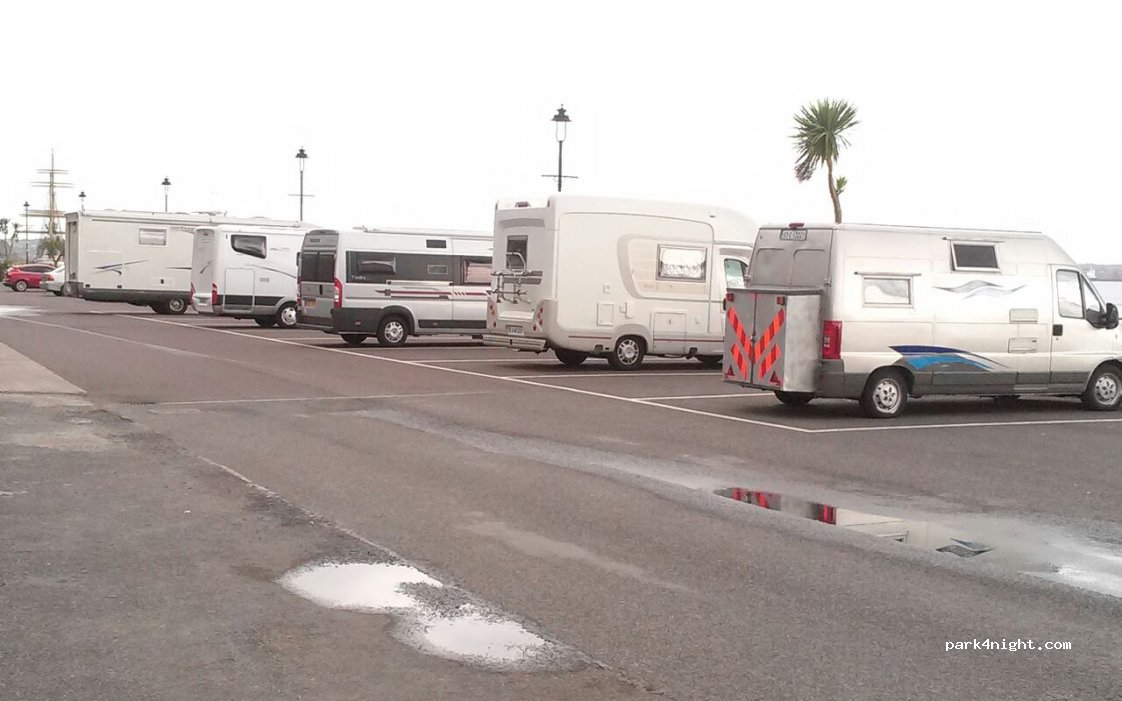 Five Foot Way Camper Van Facility — foto