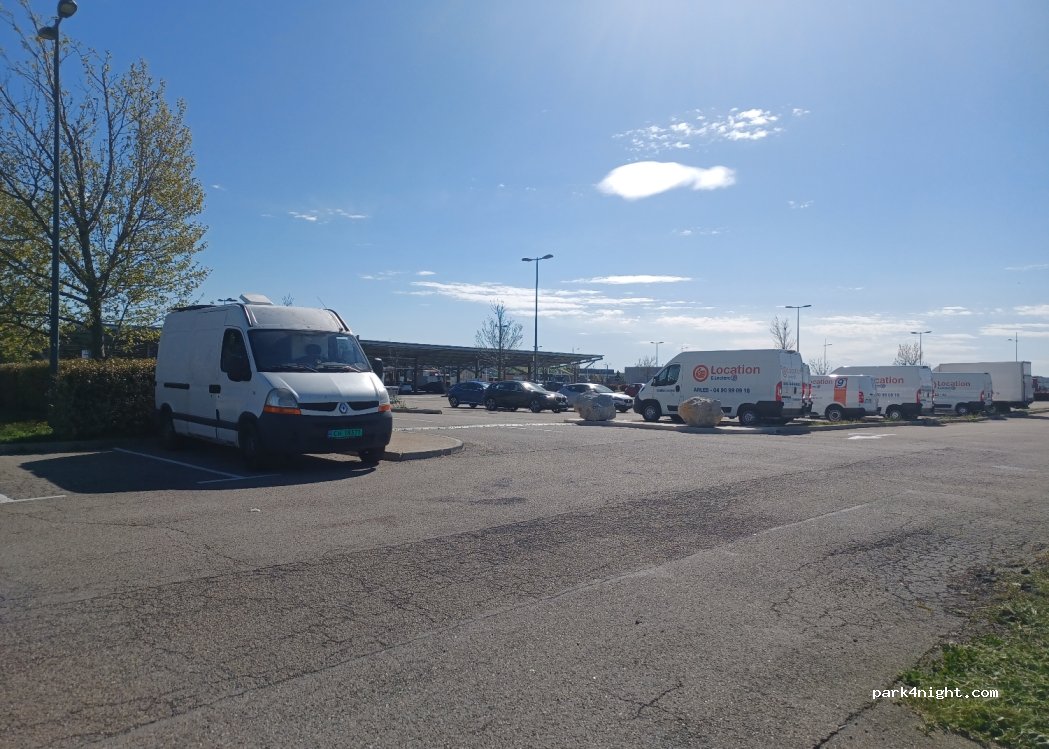 (13200) Arles - 1 Rue Lucien Volle — foto 3