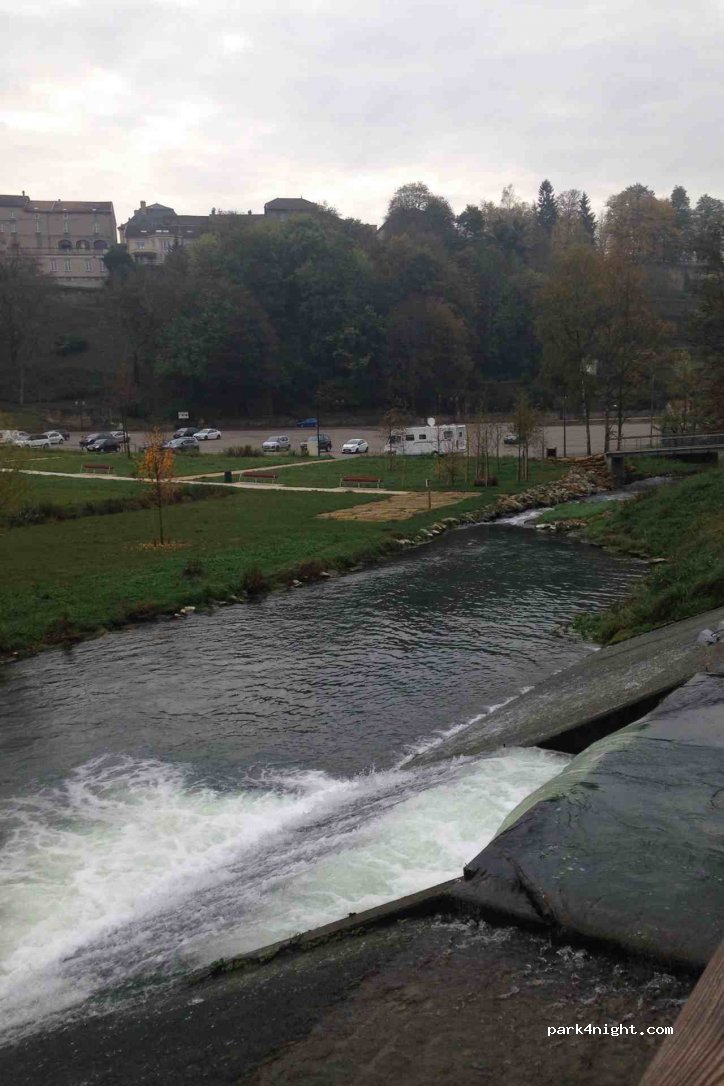 (54150) Briey - 2 Place de Niederaussen — foto