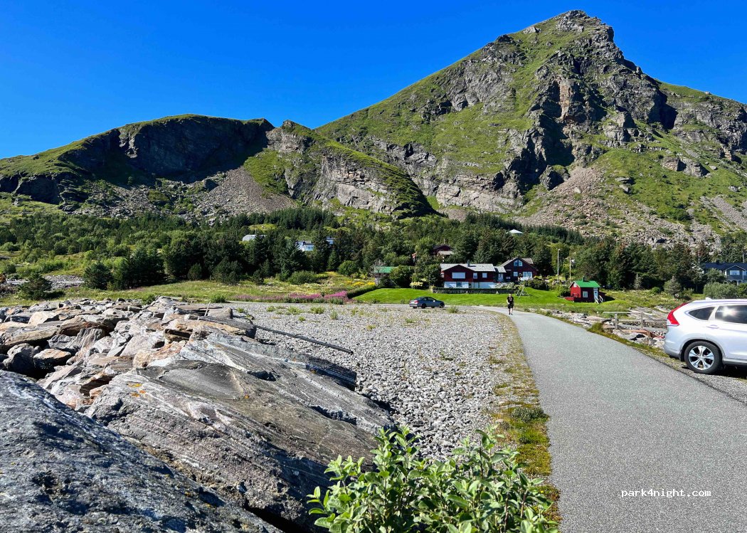 (8764) Lovund - Unnamed road — foto 2