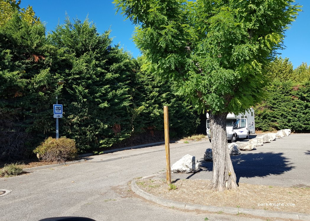 (84200) Carpentras - Rue Jacqueline Auriol — foto 3