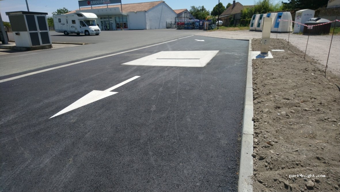 (85130) Les Landes-Genusson - Rue d'Auvergne — foto 2