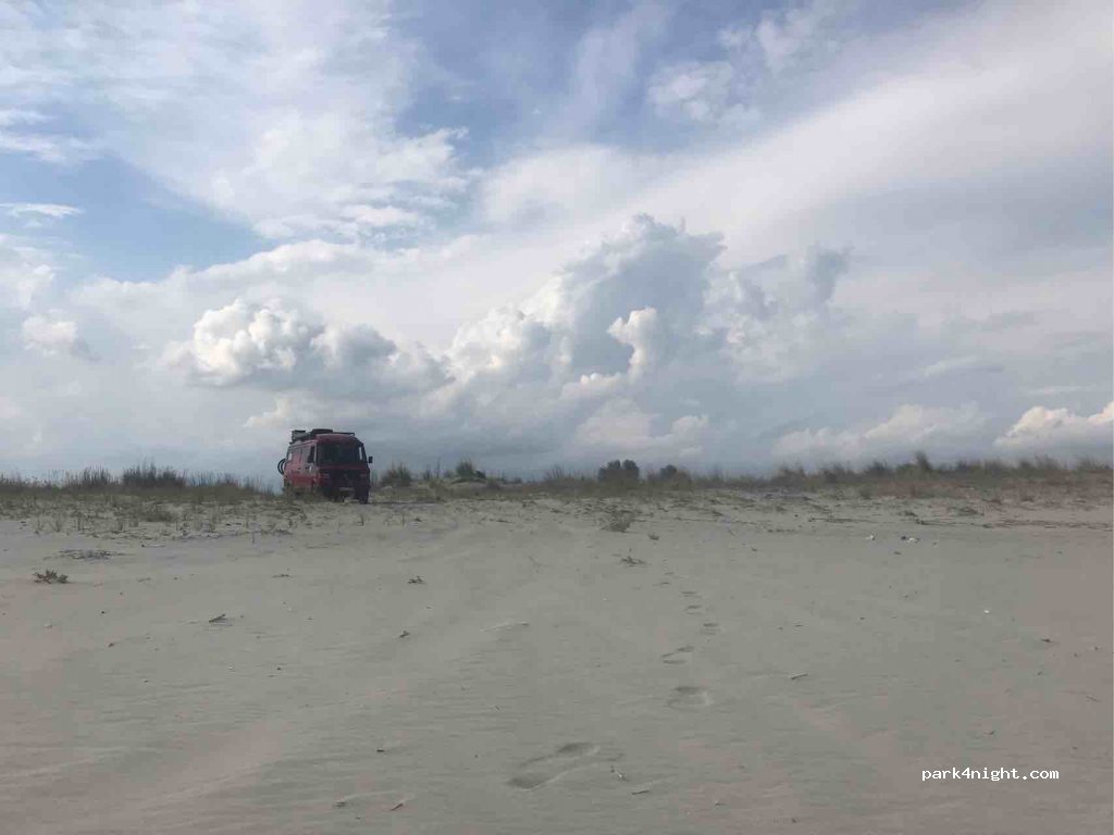 (670 61) Topiros - Unnamed Road / Mangana Beach — foto 2