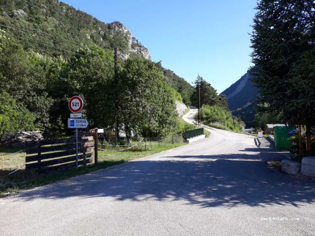 (05140) Saint-Julien-en-Beauchêne - Le Village — foto