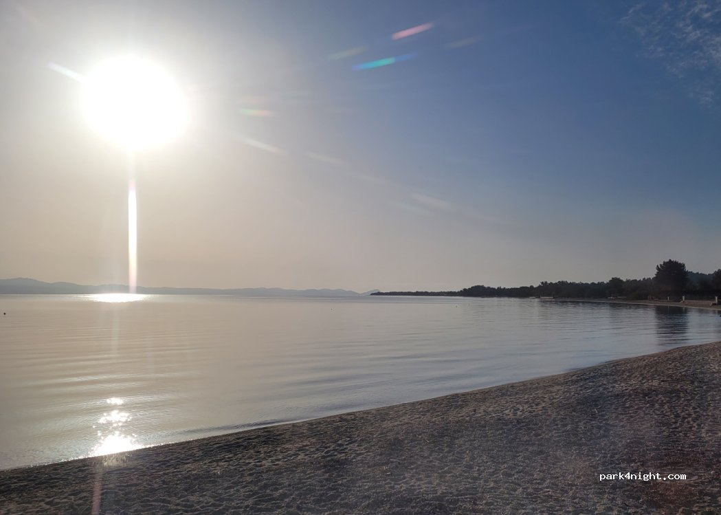 (630 85) Pefkochori - Unnamed Road — foto 2