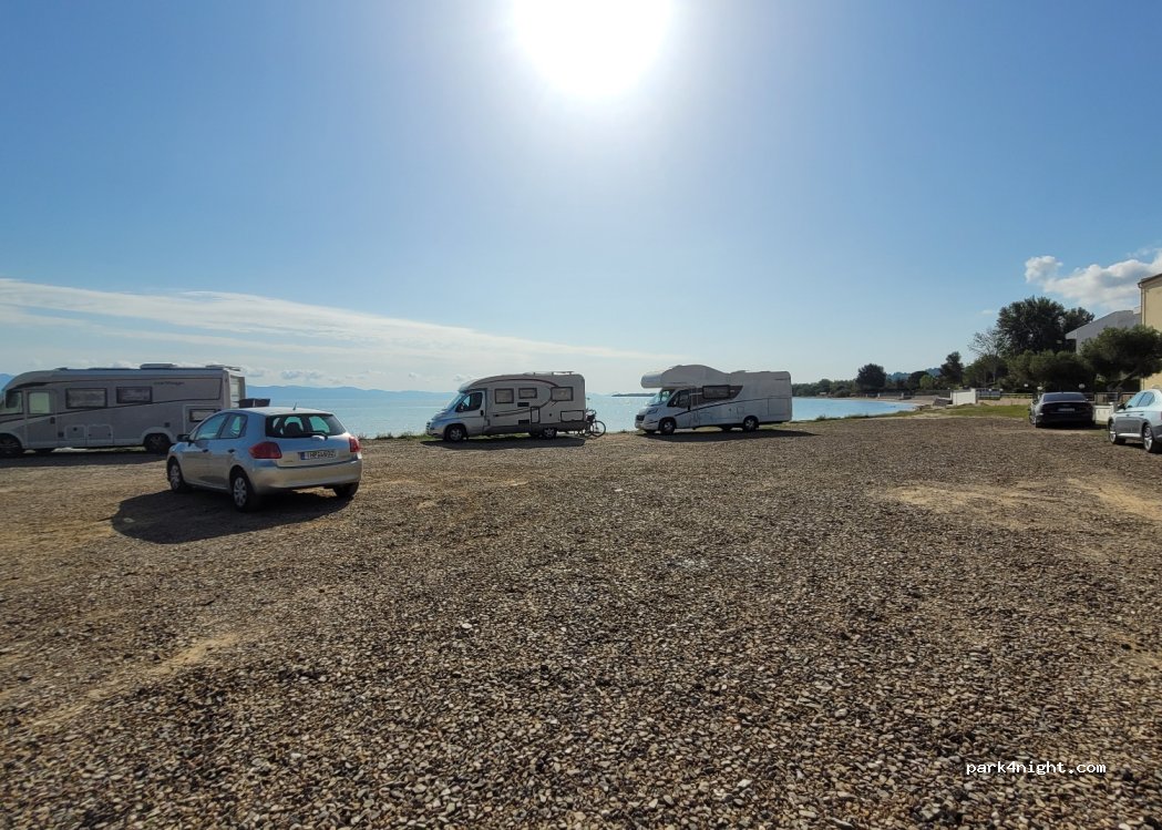 (630 85) Pefkochori - Unnamed Road — foto 3