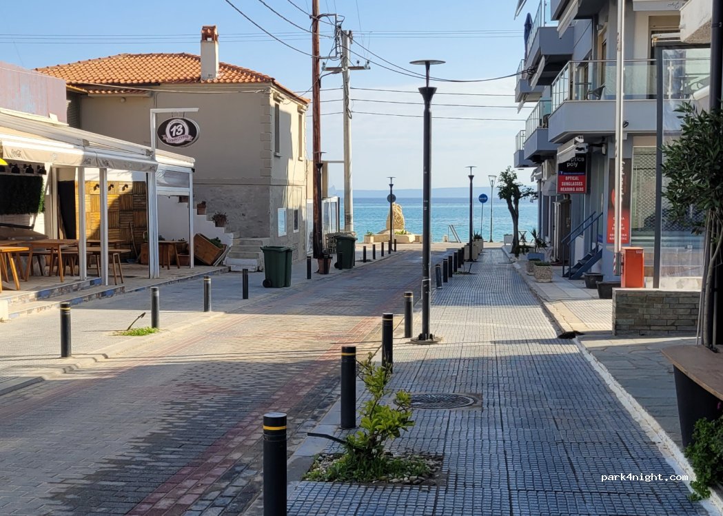 (630 85) Pefkochori - Unnamed Road — foto 4