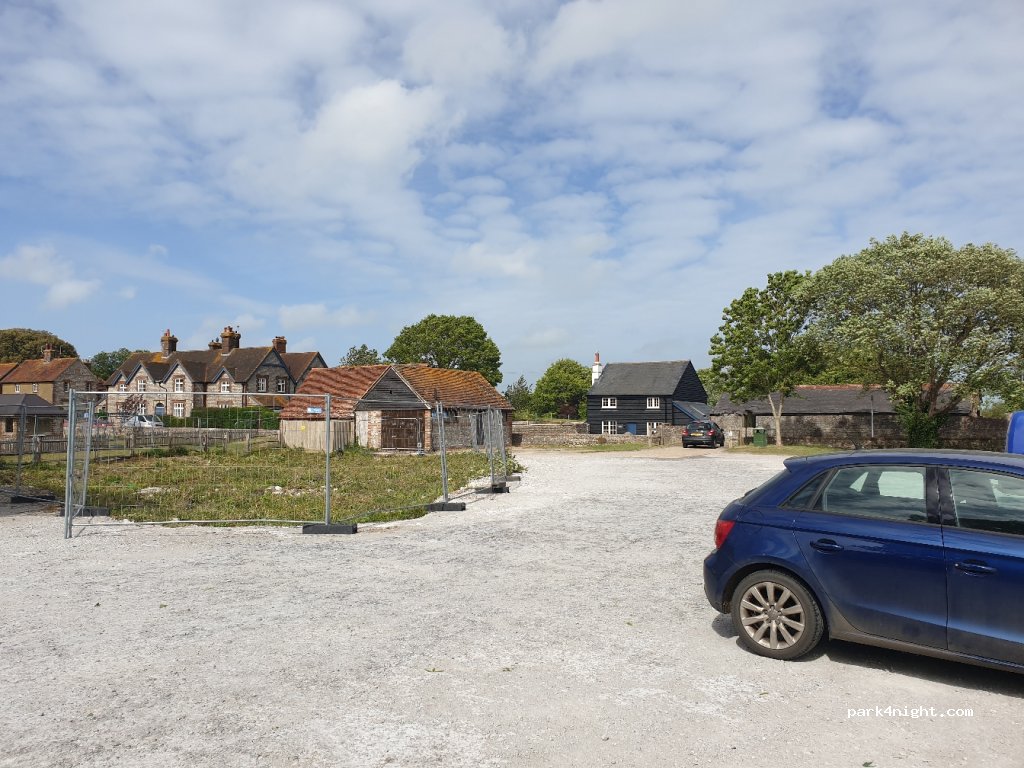 Glynde Village Carpark — foto 3