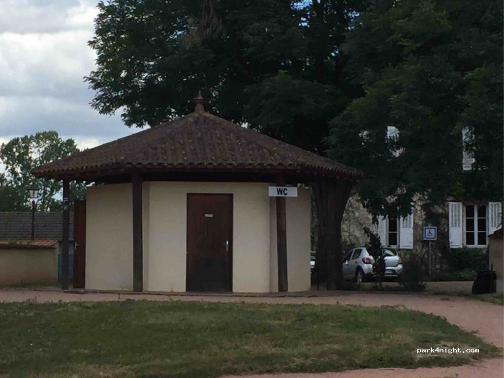 (42720) La Bénisson-Dieu - Rue des Convers — foto 2