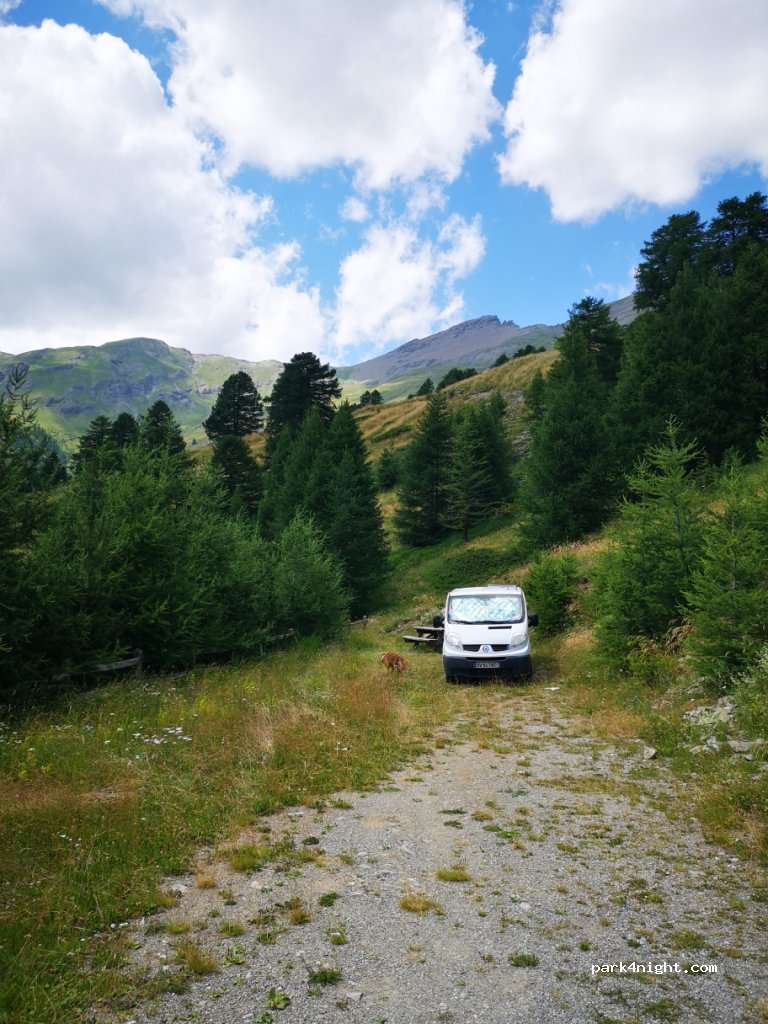 (05470) Aiguilles - Unnamed Road — foto