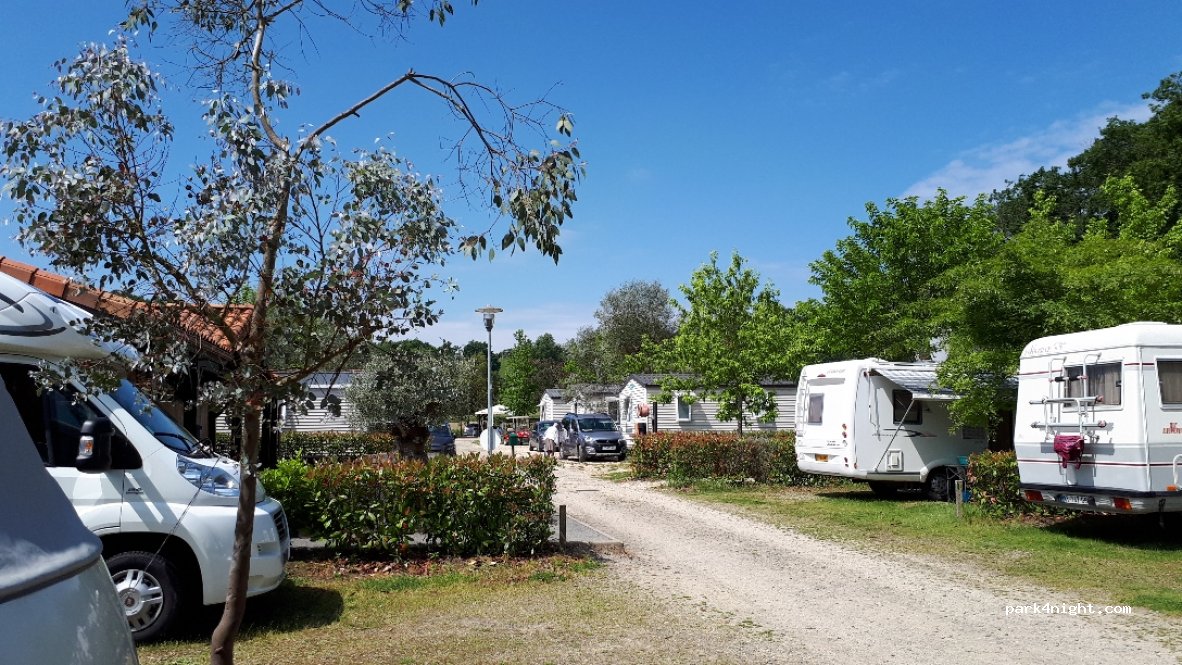 Camping des sources EUGENIE-LES-BAINS — foto