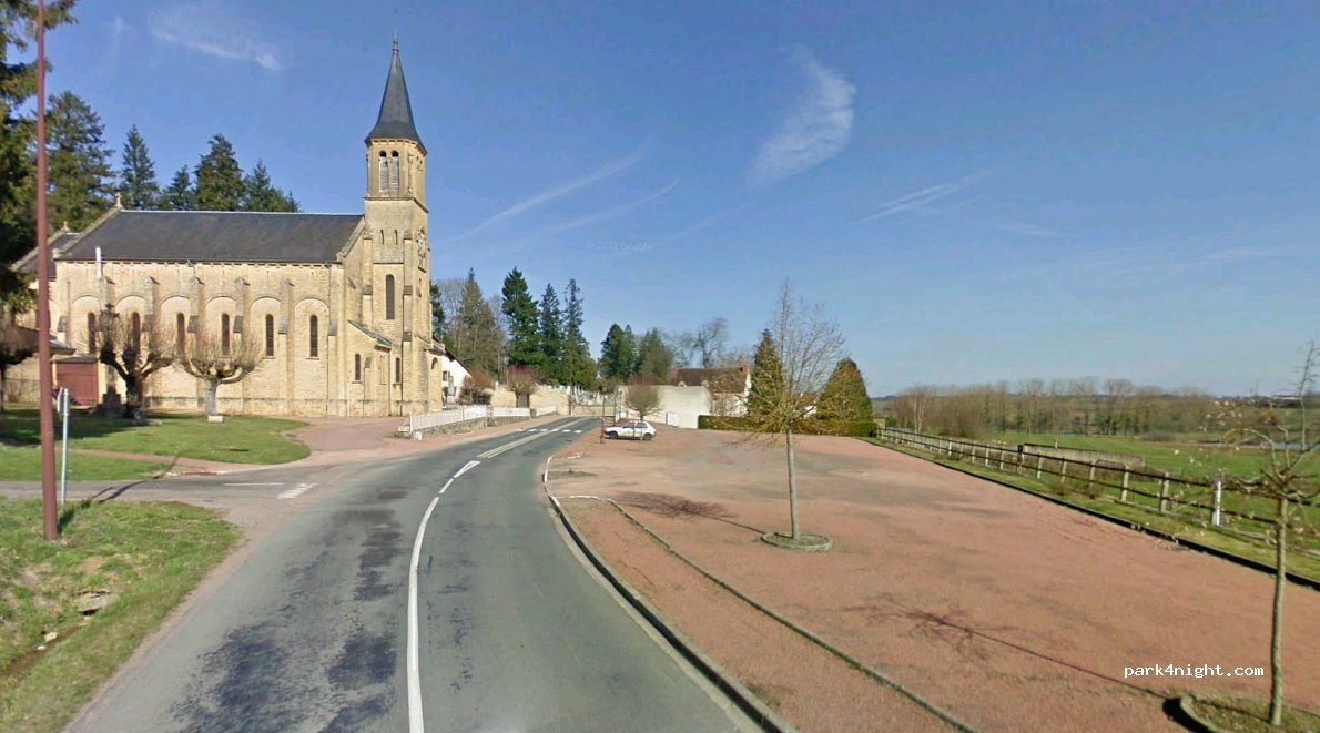 (71120) Lugny-lès-Charolles - Au Village — foto