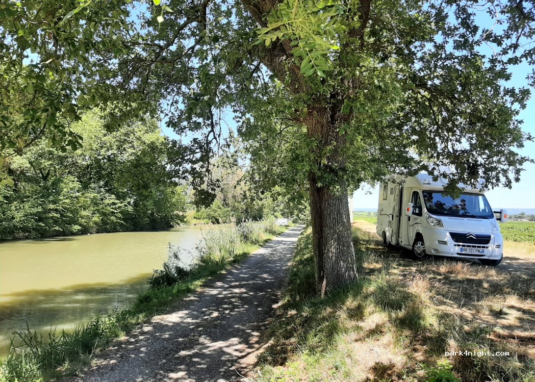 (11000) Carcassonne - Unnamed Road — foto