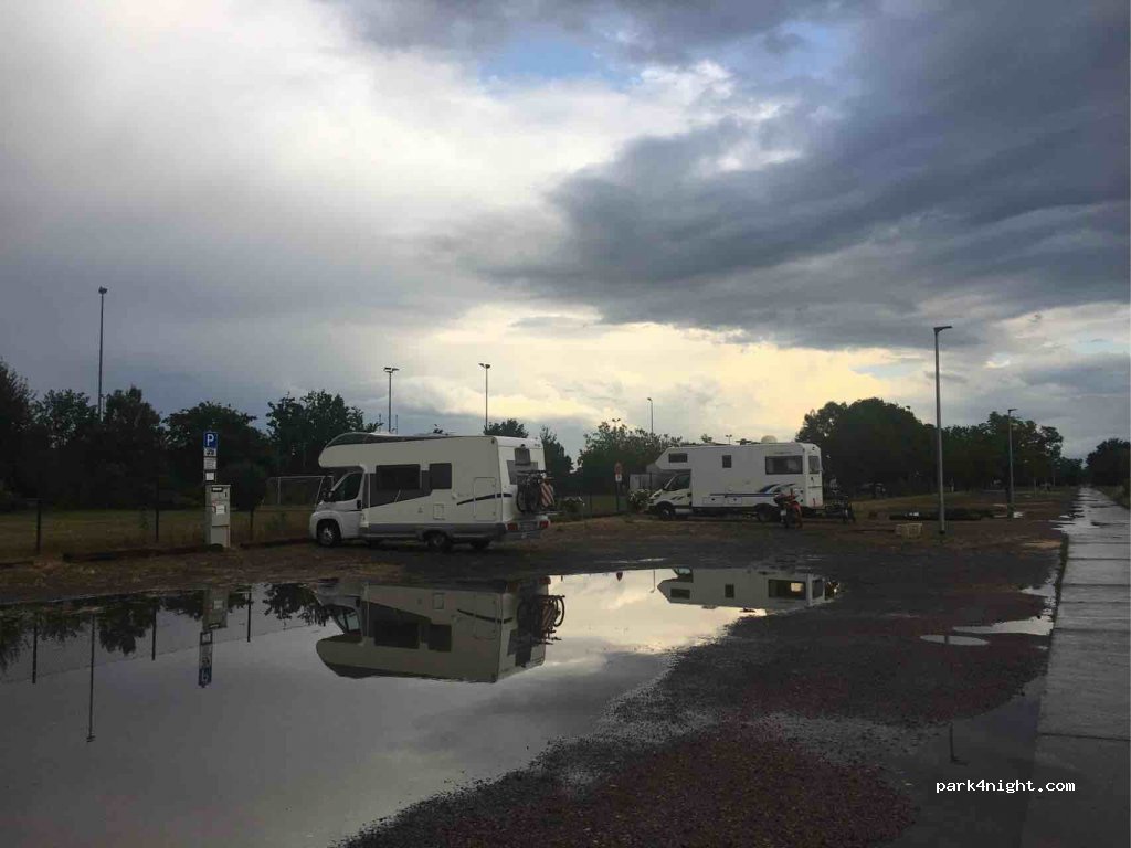 Wohnmobilstellplatz Am Sportgelände — foto 2