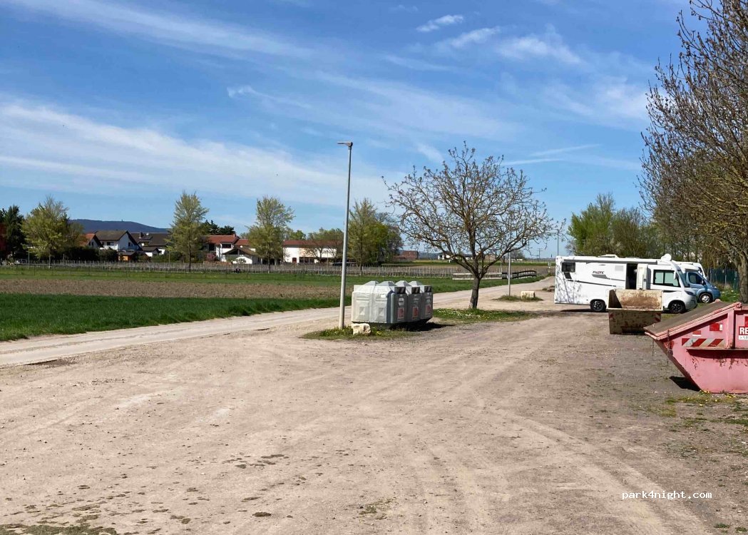 Wohnmobilstellplatz Am Sportgelände — foto 4