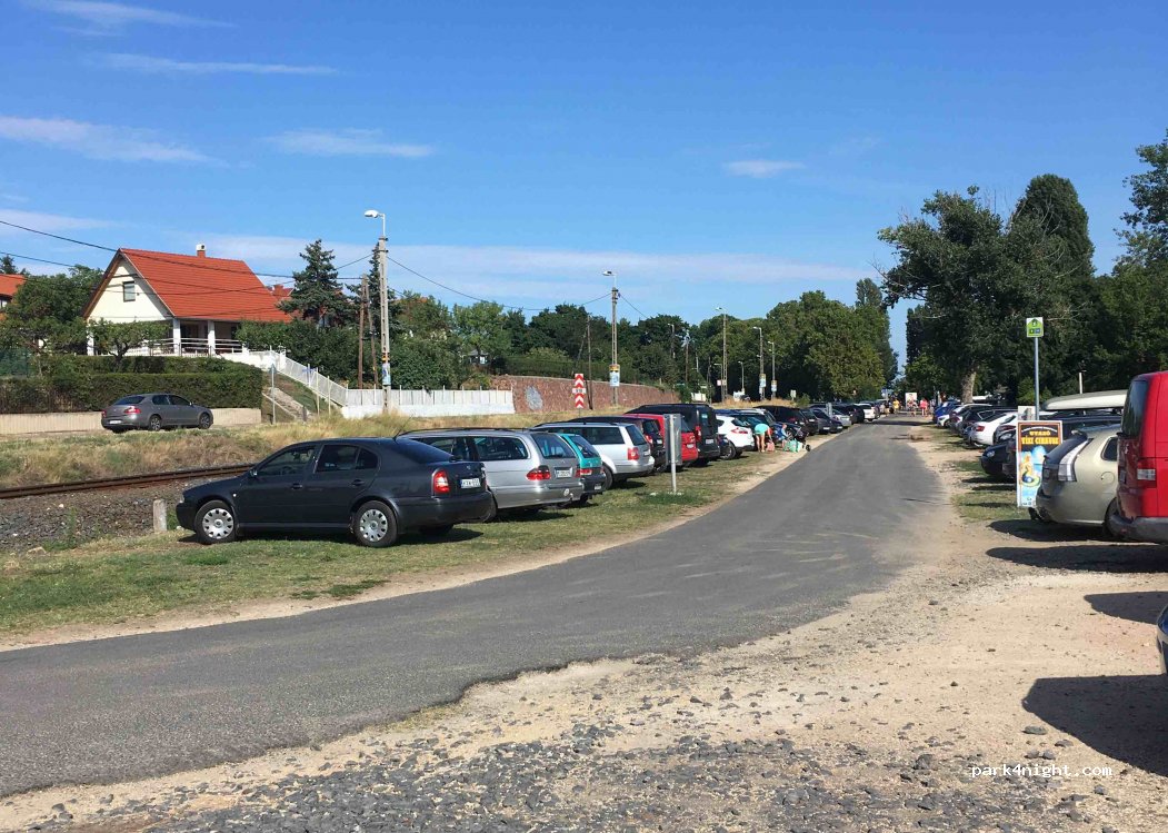 (8253) Révfülöp - 2 Bánky Donát utca — foto