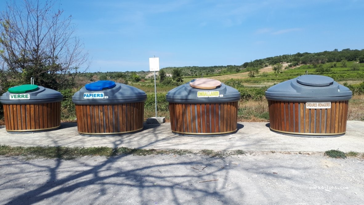 (07220) Larnas - D262/Le Village — foto