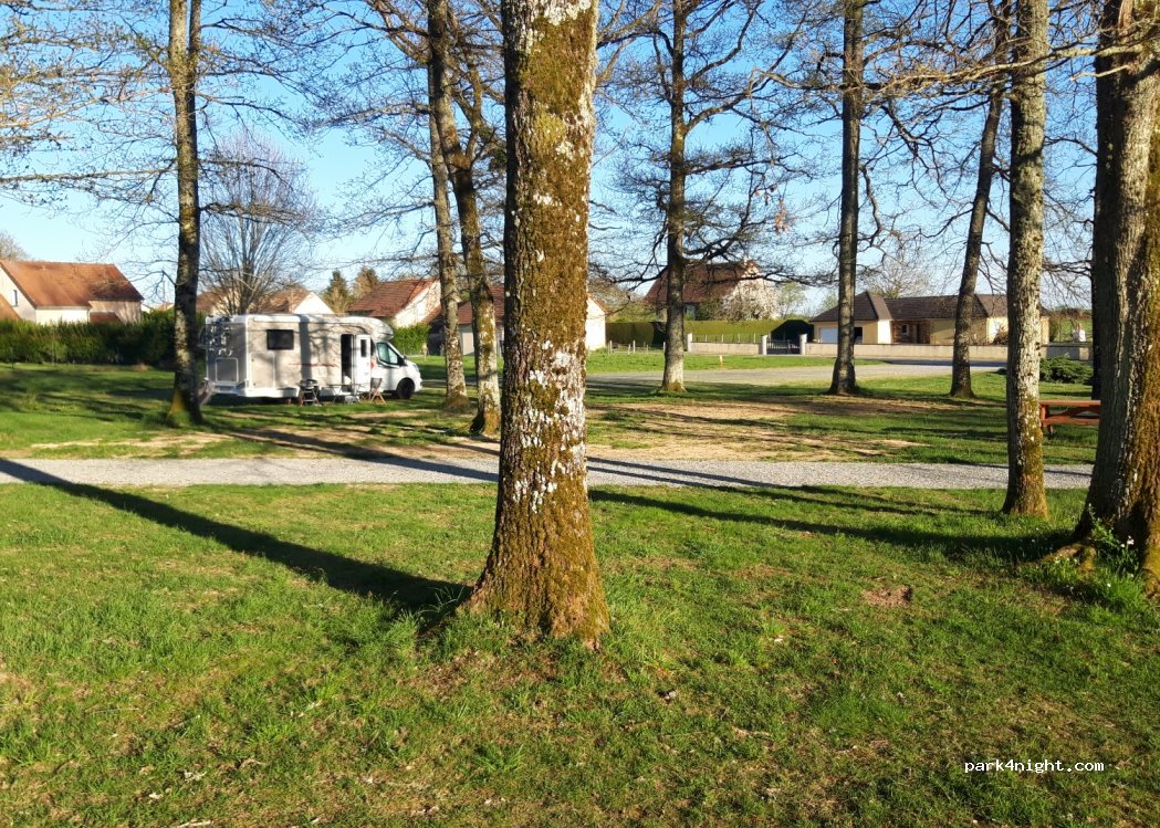 (23380) Ajain - 17 Route du Stade — foto 2