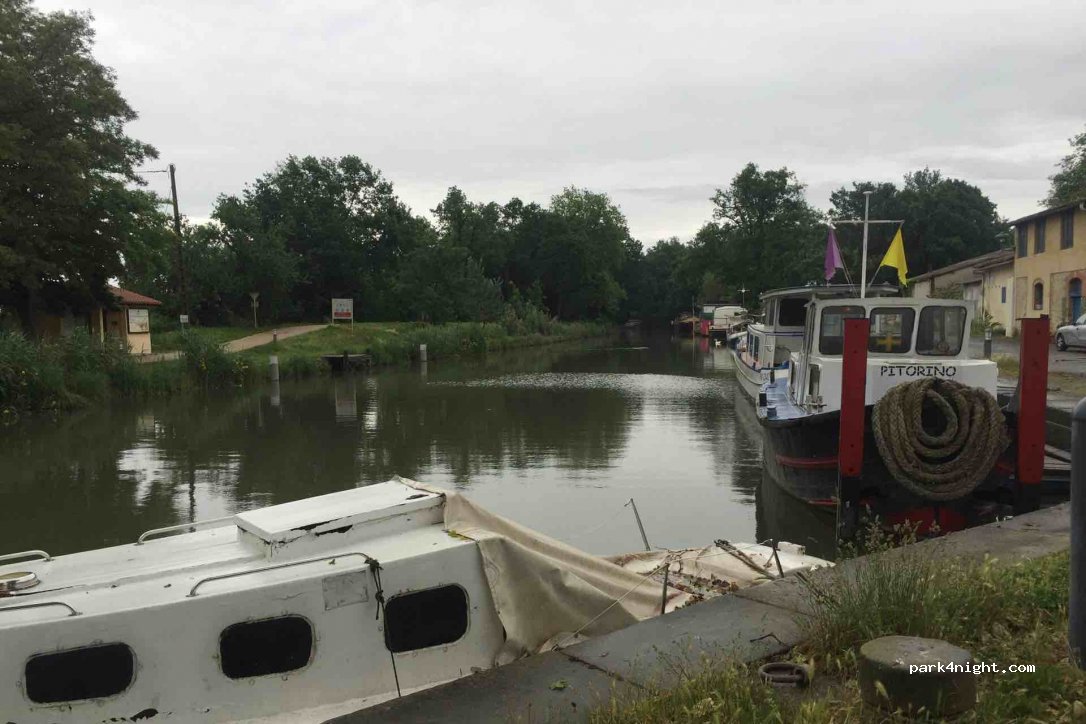 (31290) Gardouch - 2-20 Quai Riquet — foto