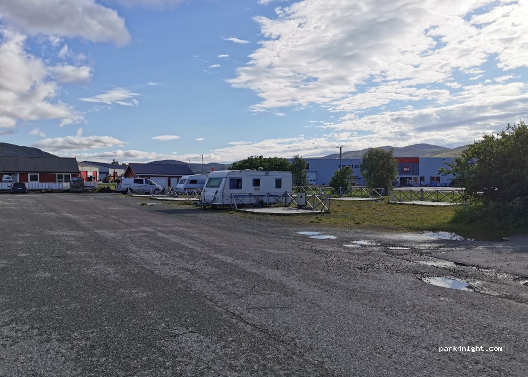 Bobilparkering Båtsfjord havn — foto 3