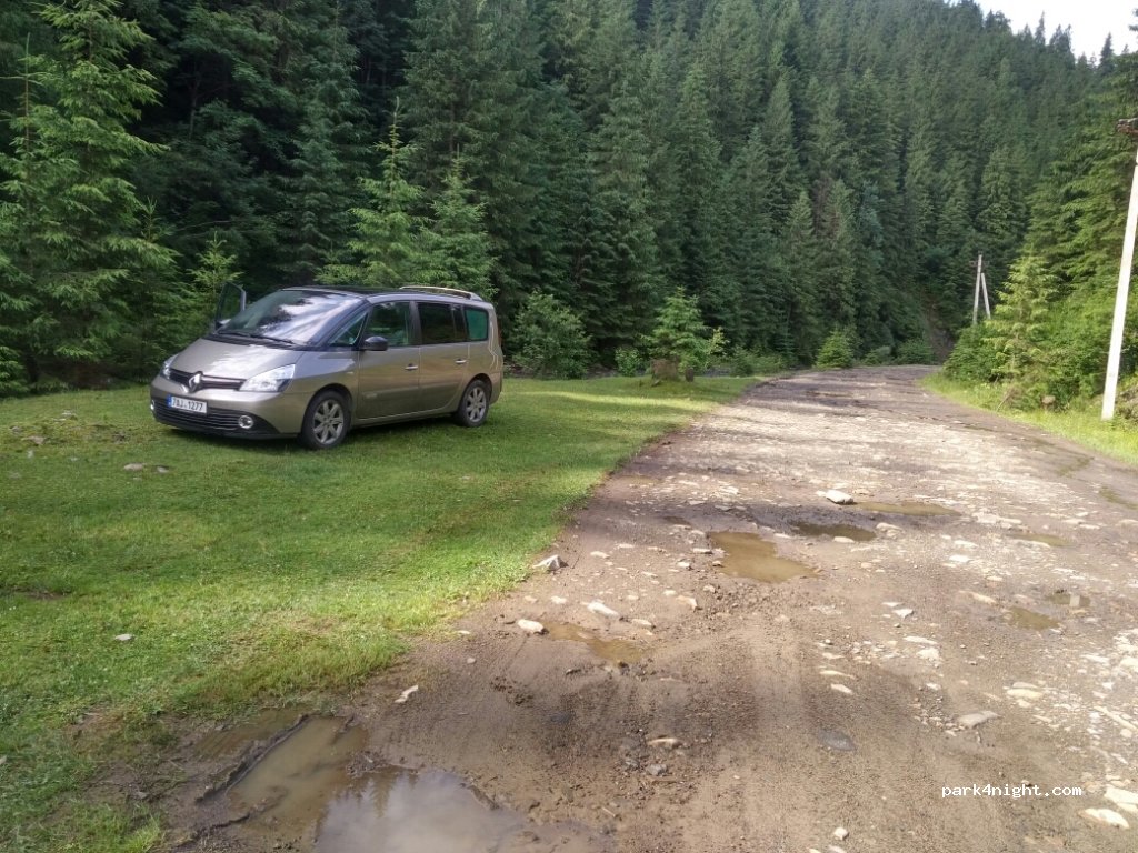 () Zakarpats'ka - Unnamed Road — foto