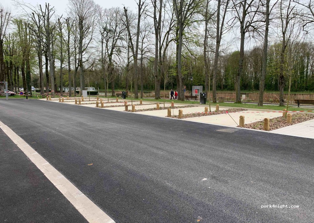 (51160) Mareuil-sur-Ay - 5-11 Place du Grand Jard — foto 2