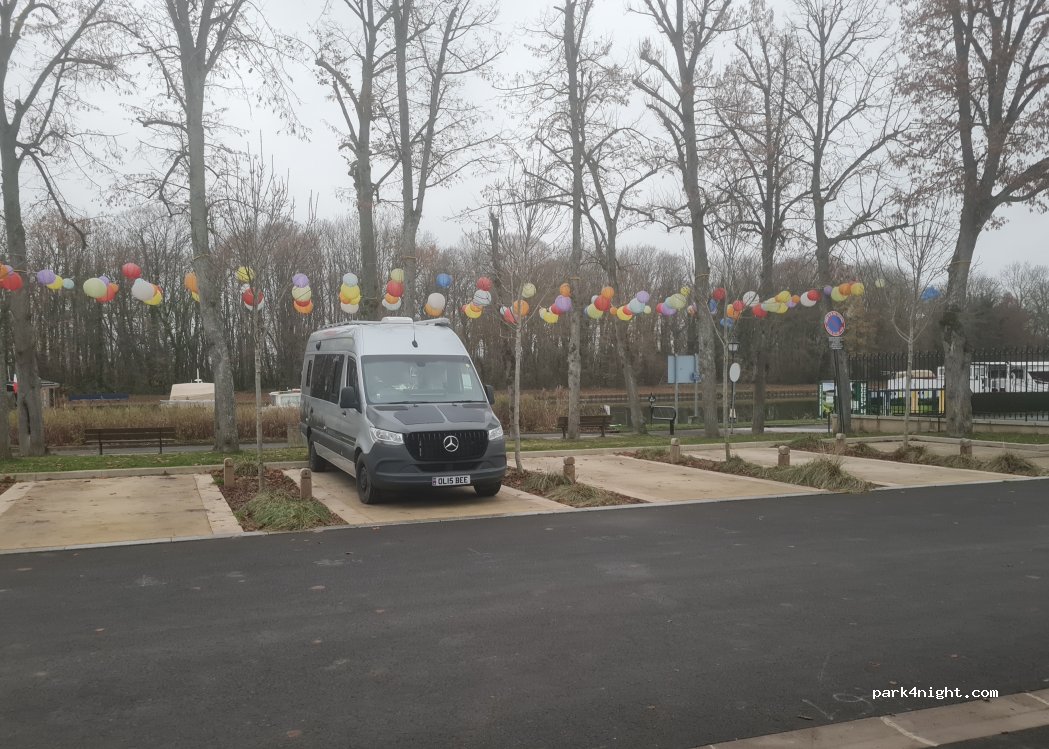 (51160) Mareuil-sur-Ay - 5-11 Place du Grand Jard — foto 5