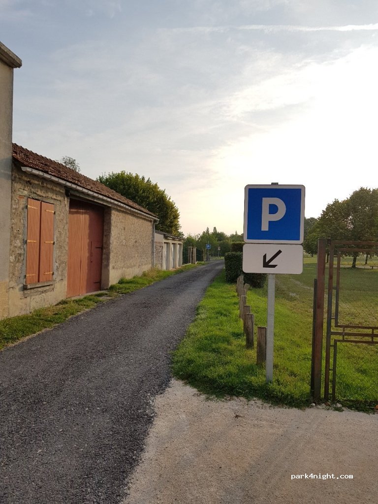 (77890) Beaumont-du-Gâtinais - Chemin du Stade — foto 2