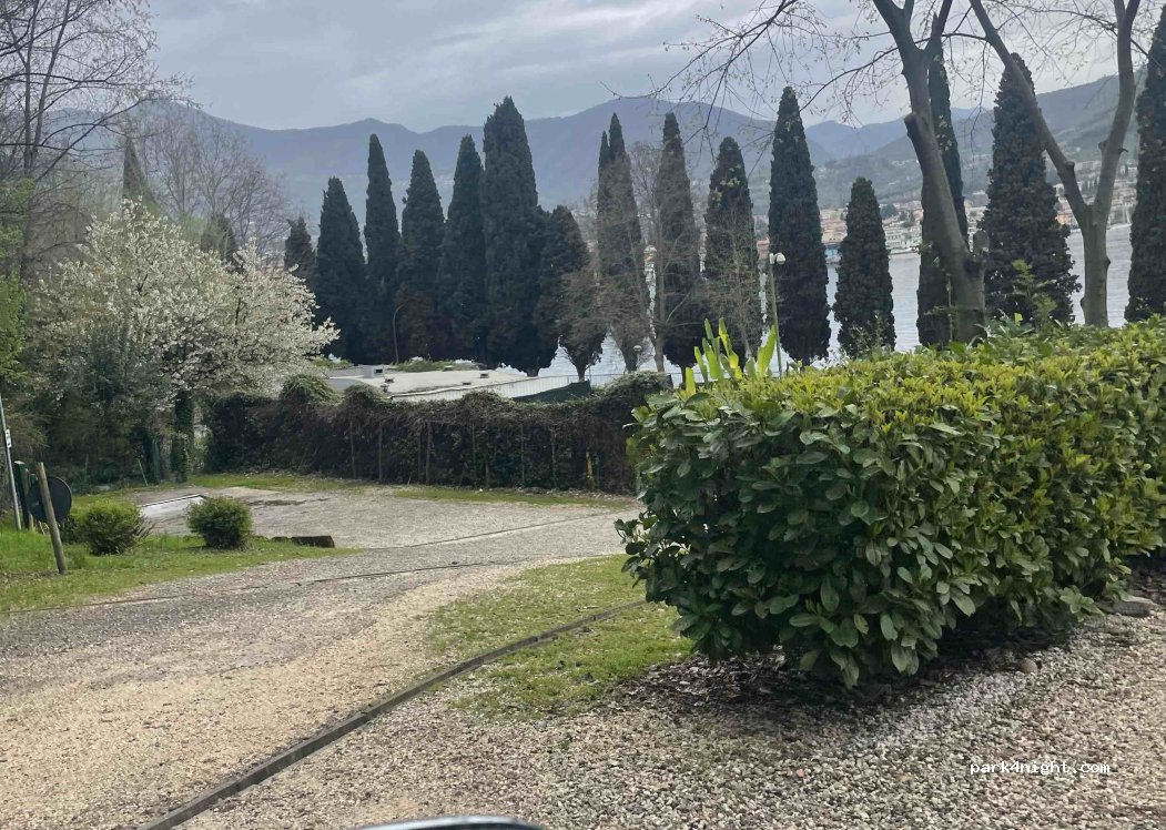 Area Sosta Camper Paradiso Salò — foto 2