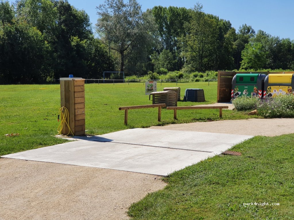 Camping de Tremolat Les Berges de la Dordogne. — foto