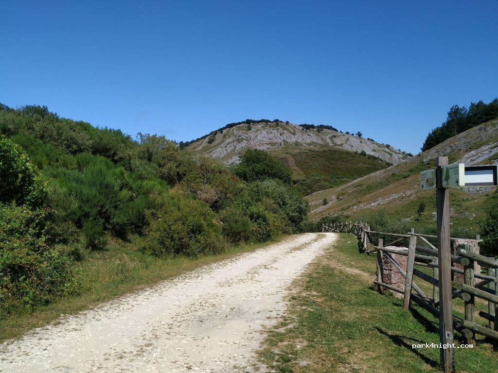 (24855) Puebla de Lillo - Unnamed Road — foto 2