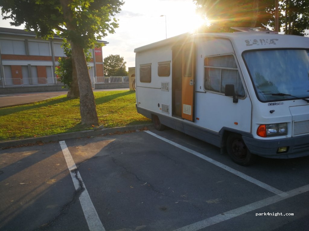(12051) Alba - 1 Strada Castelgherlone — foto