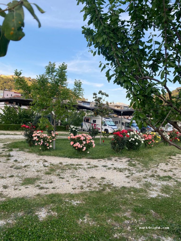 Riverside Camping Berat — foto