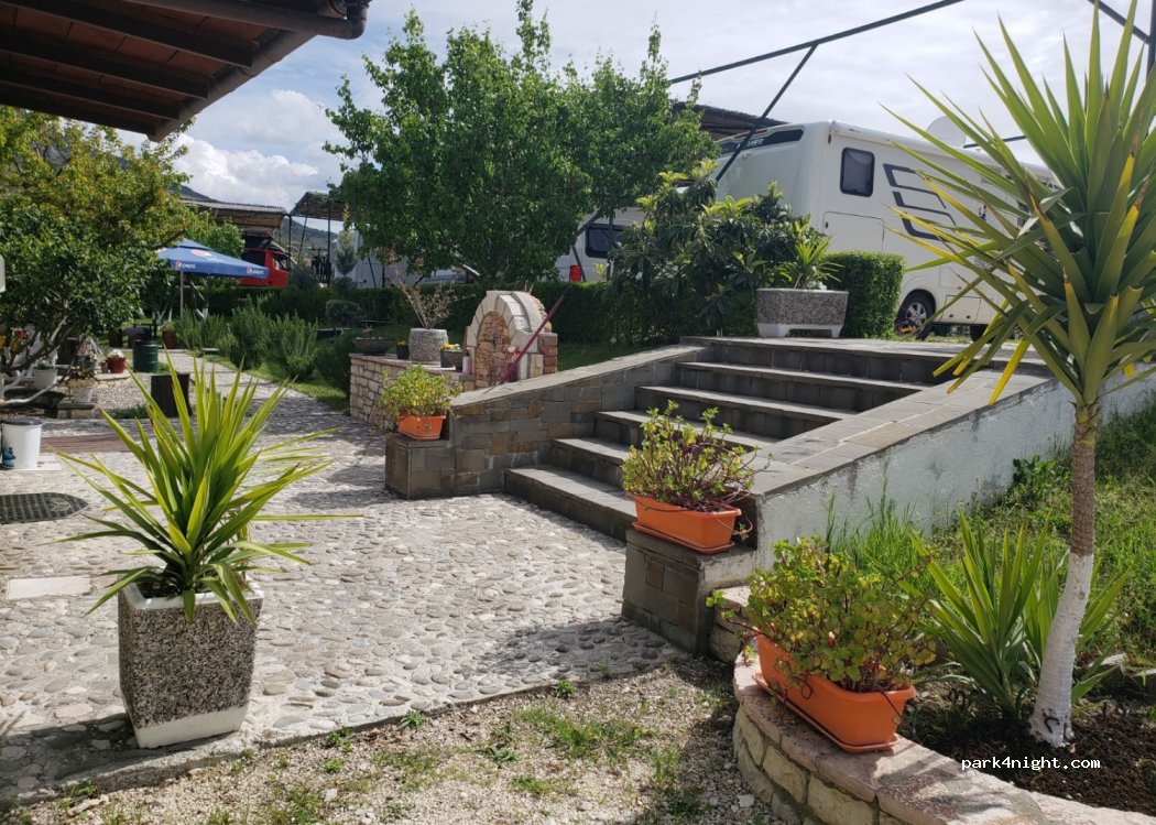 Riverside Camping Berat — foto 3