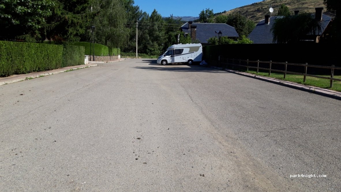 (17527) Llívia - 4 Urbanitzacio el Condado — foto