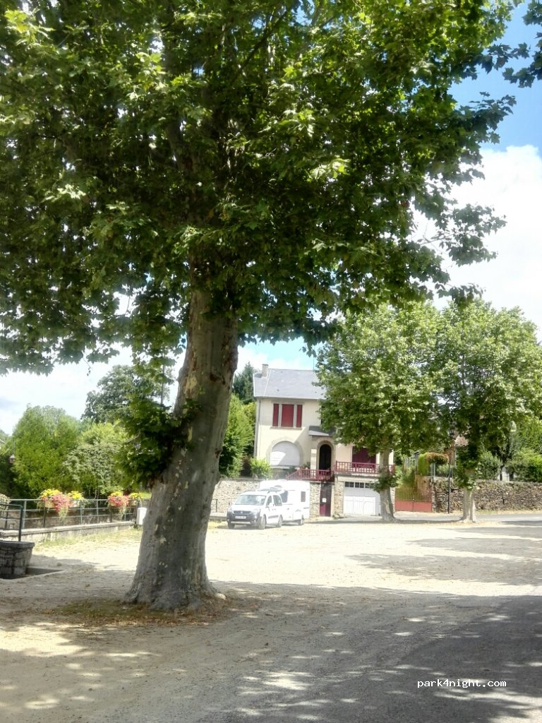 (87380) Saint-Germain-les-Belles - 1 Rue du Champ de Foire — foto