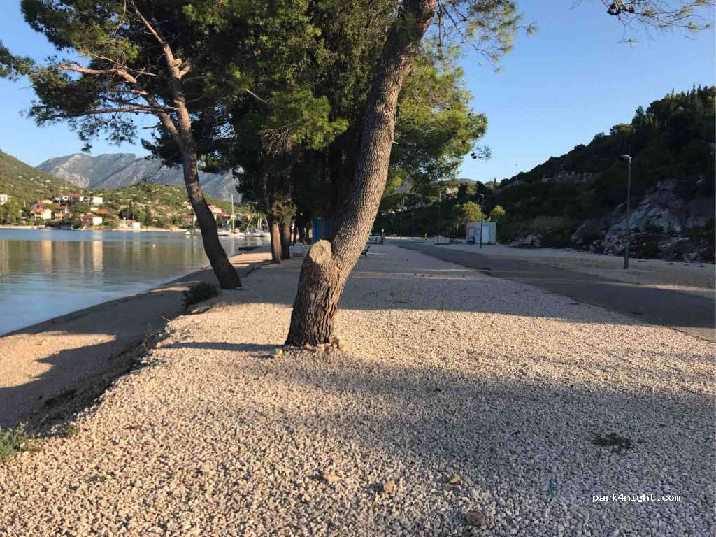 (20340) Baćina - Trg Ploča — foto 2