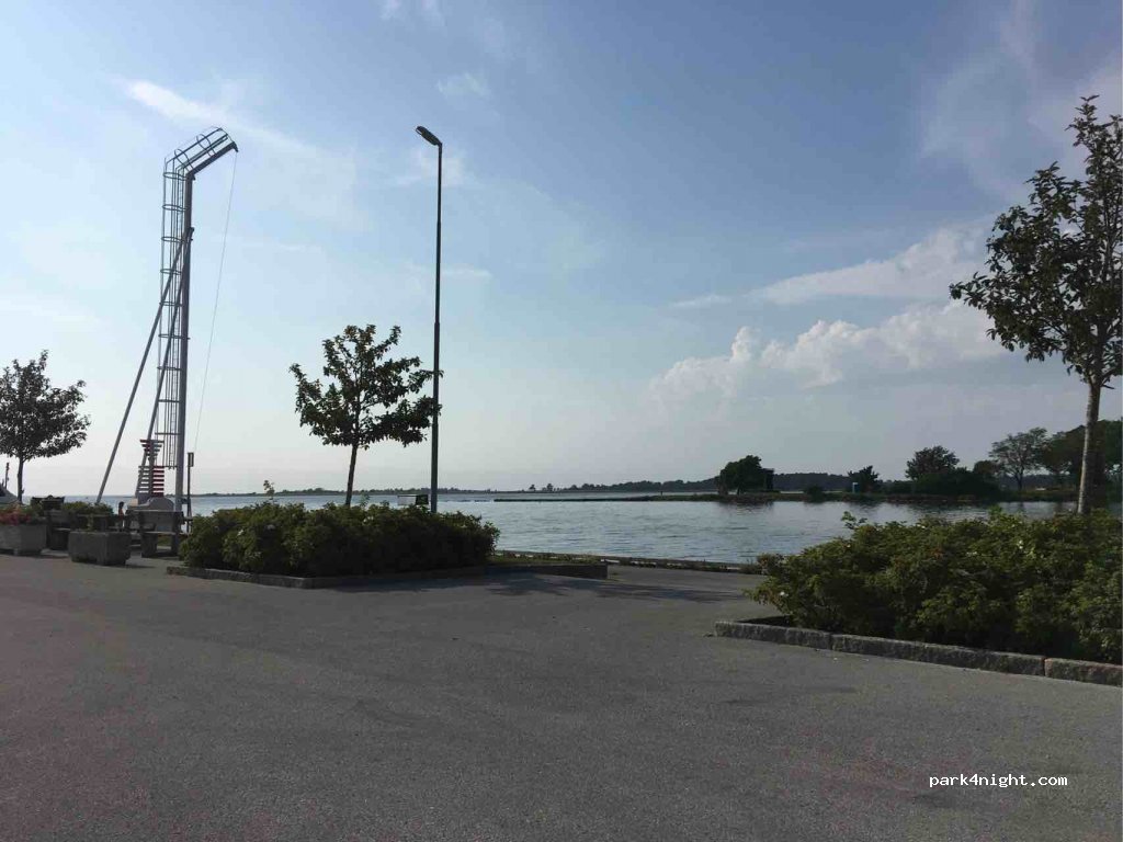 (623 77) Klintehamn - lanthamnen — foto