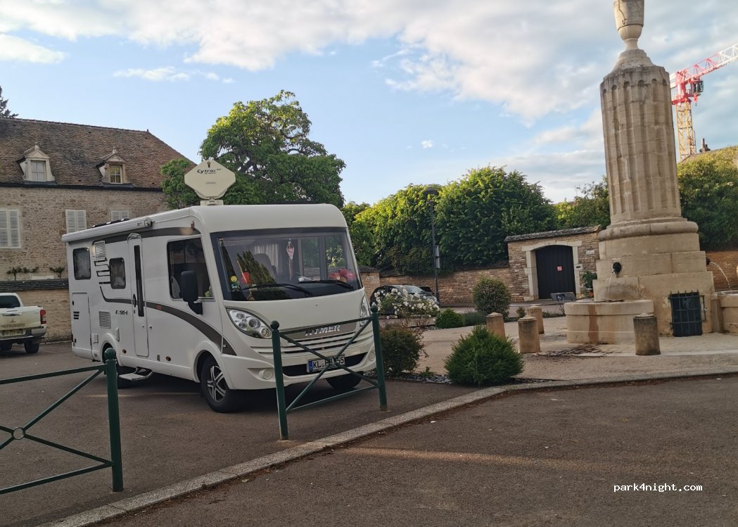 (21630) Pommard - 1 Place de l'Église — foto