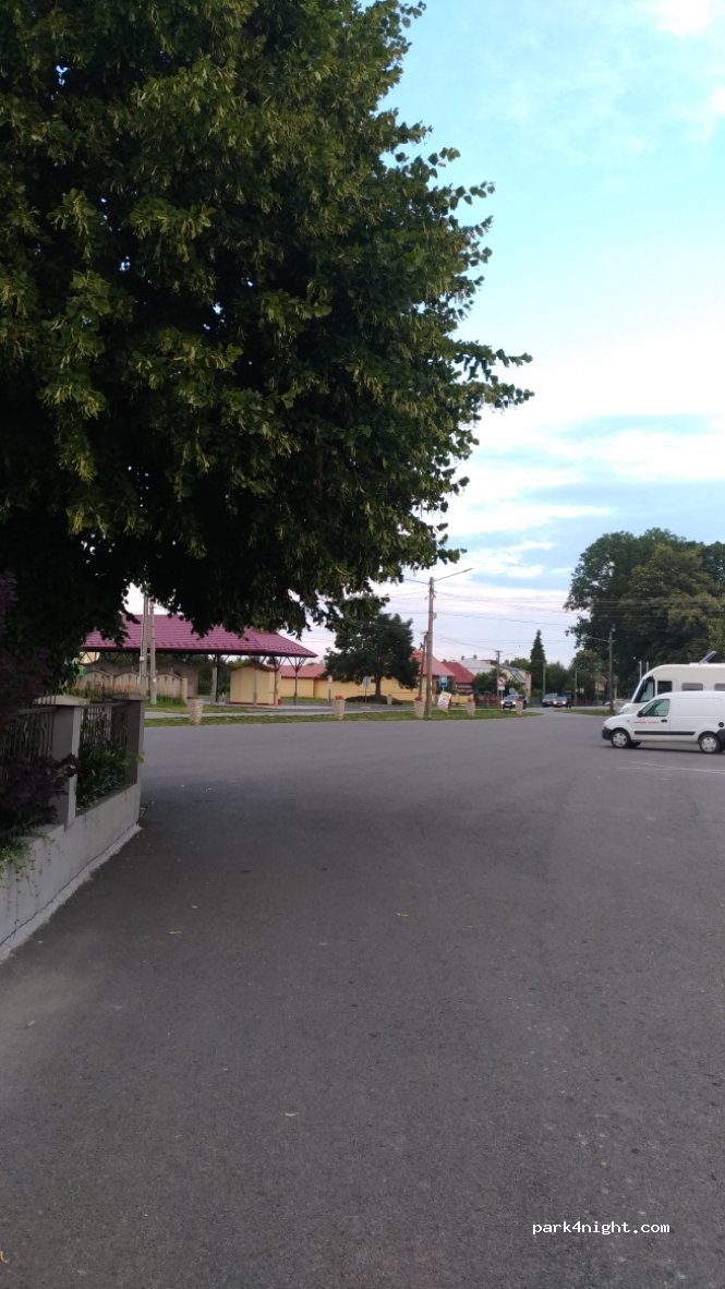 (072 14) Pavlovce nad Uhom - 1 Kostolné námestie — foto 4
