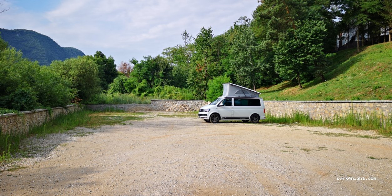(049 51) Brzotín - Berzehorská — foto