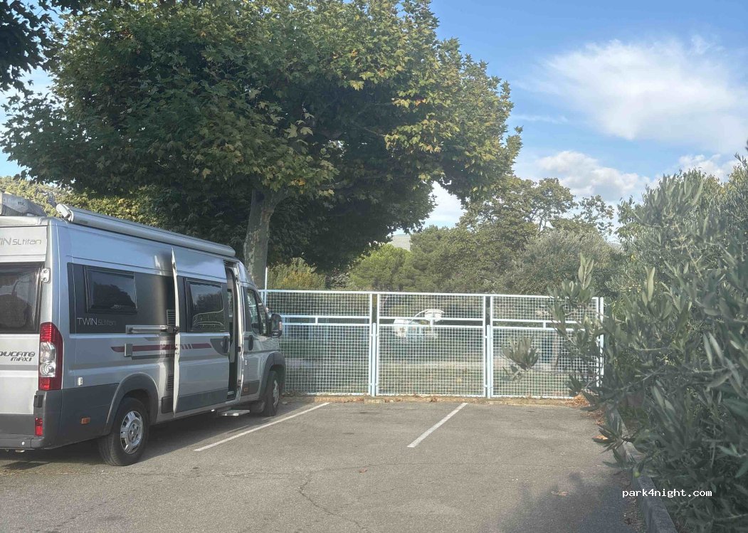 (84490) Saint-Saturnin-lès-Apt - Chemin de la Bruyère — foto 4
