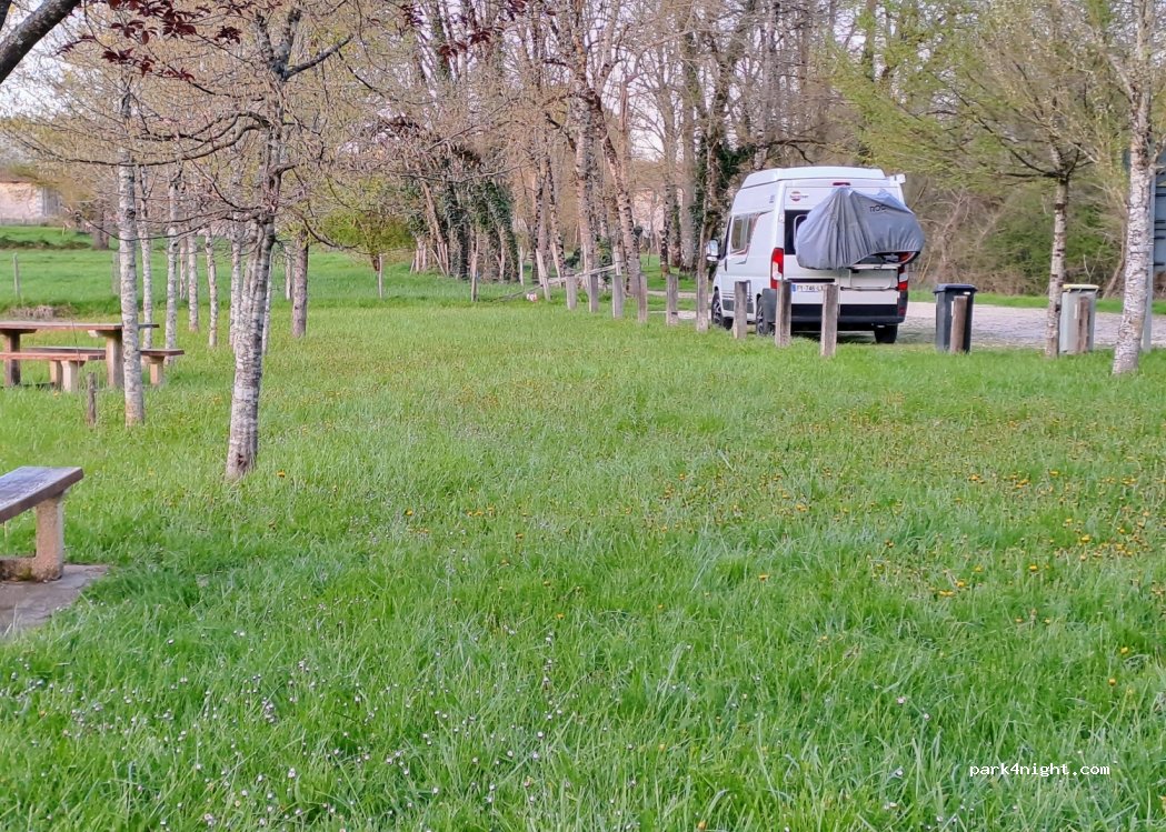 (16460) Lichères - Le Bourg — foto 2