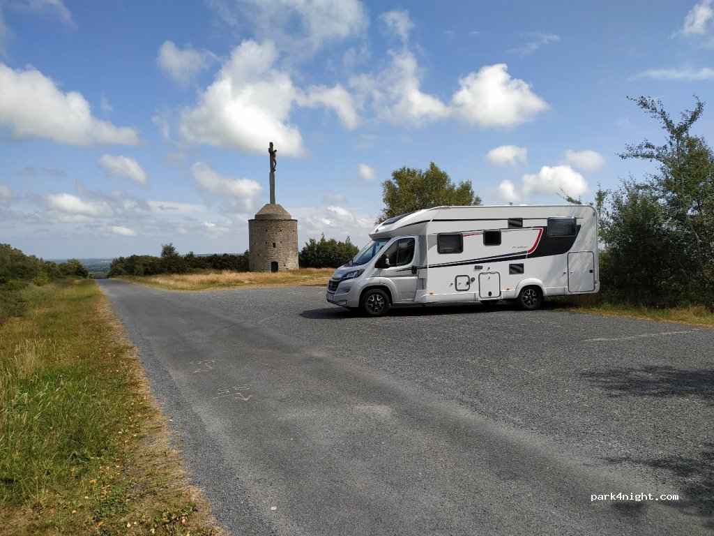 (50390) Besneville - Unnamed Road — foto