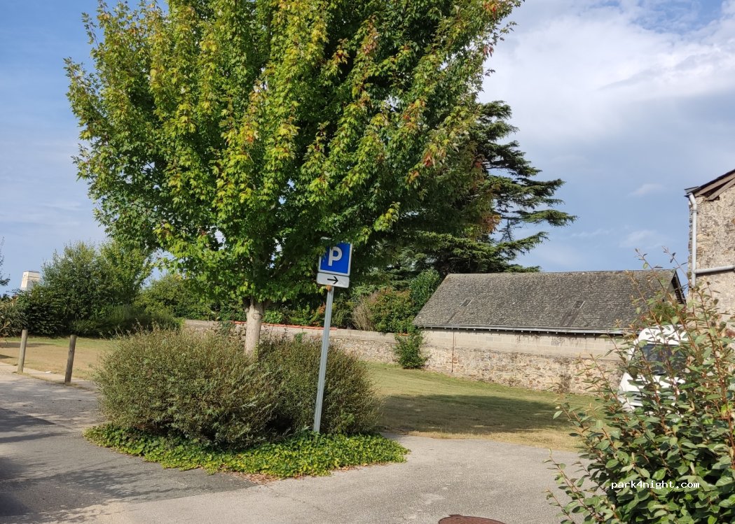 (49520) Le Bourg-d'Iré - 11 Rue Rene Richard/Rue Paul Guienne — foto
