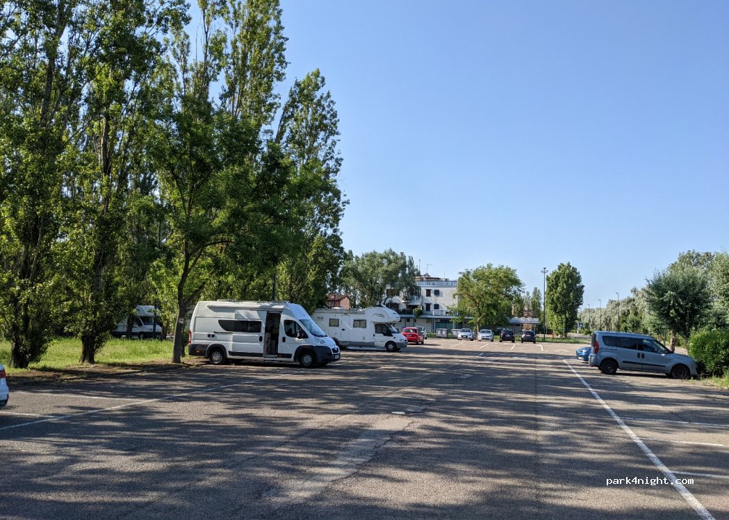 (48123) Marina Romea - 192 Viale dei Salici — foto