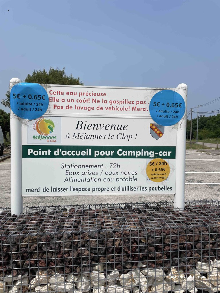 (30430) Méjannes-le-Clap - Parking de la mairie — foto 5