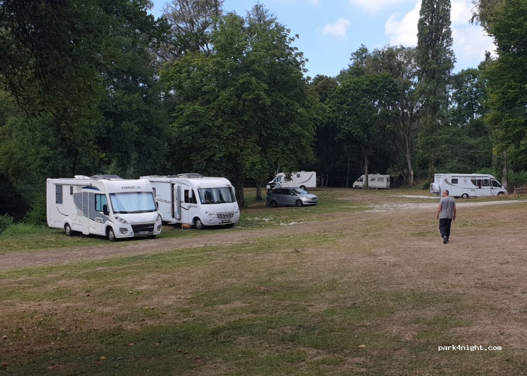 Camper Car Parking St. Céneri -le-Gérei — foto 3